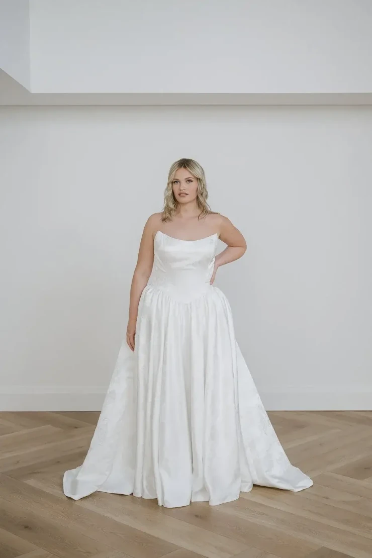 Lis Simon #RACHEL Default Image